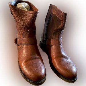 NWT OluKai leather moto boots